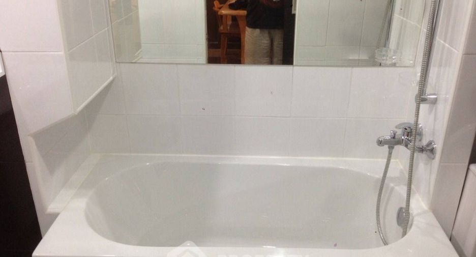 For rent 2 bedrooms condo in Si Racha, Chonburi