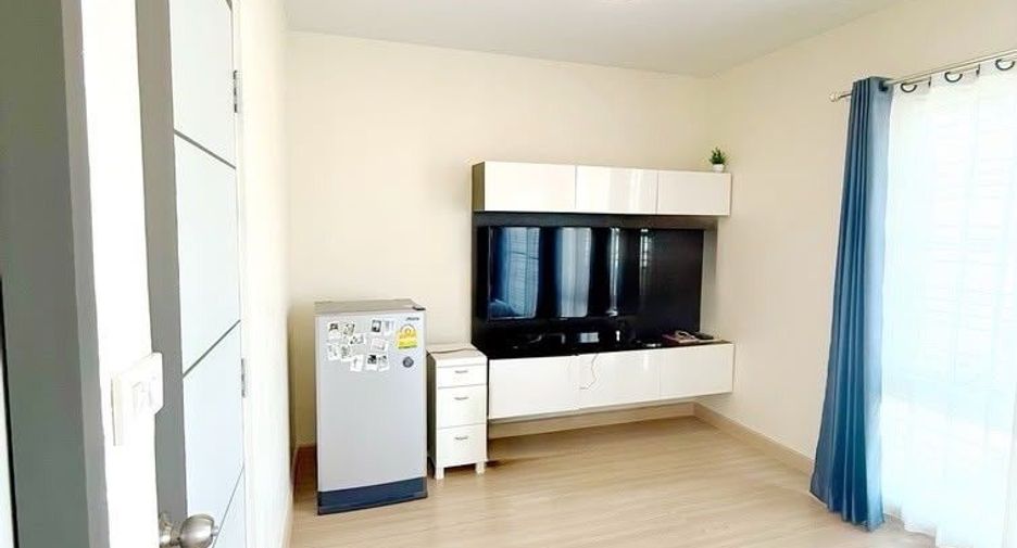 For rent 3 bedrooms townhouse in Mueang Chiang Mai, Chiang Mai