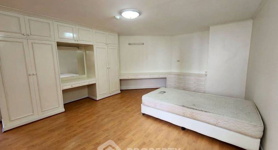 For rent 4 bedrooms condo in Watthana, Bangkok