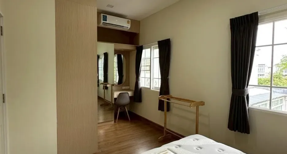 For rent 2 bedrooms townhouse in Mueang Chiang Mai, Chiang Mai