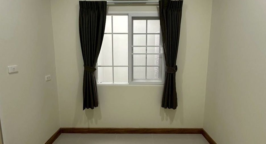 For rent 2 bedrooms townhouse in Mueang Chiang Mai, Chiang Mai