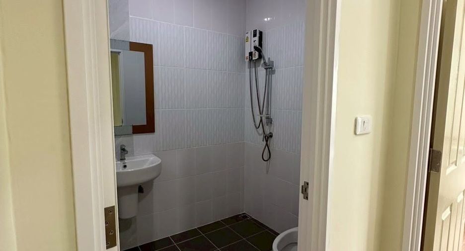 For rent 2 bedrooms townhouse in Mueang Chiang Mai, Chiang Mai
