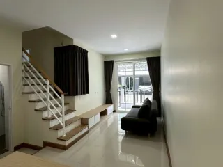 For rent 2 bedrooms townhouse in Mueang Chiang Mai, Chiang Mai