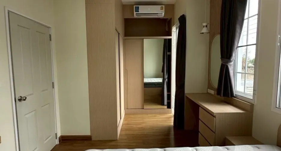 For rent 2 bedrooms townhouse in Mueang Chiang Mai, Chiang Mai