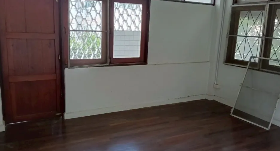 For rent 4 bedrooms retail Space in Mueang Chiang Mai, Chiang Mai