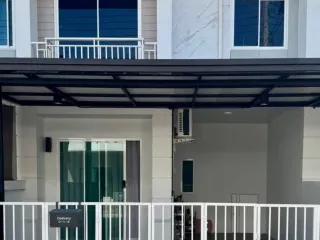 For rent 3 bedrooms townhouse in San Kamphaeng, Chiang Mai