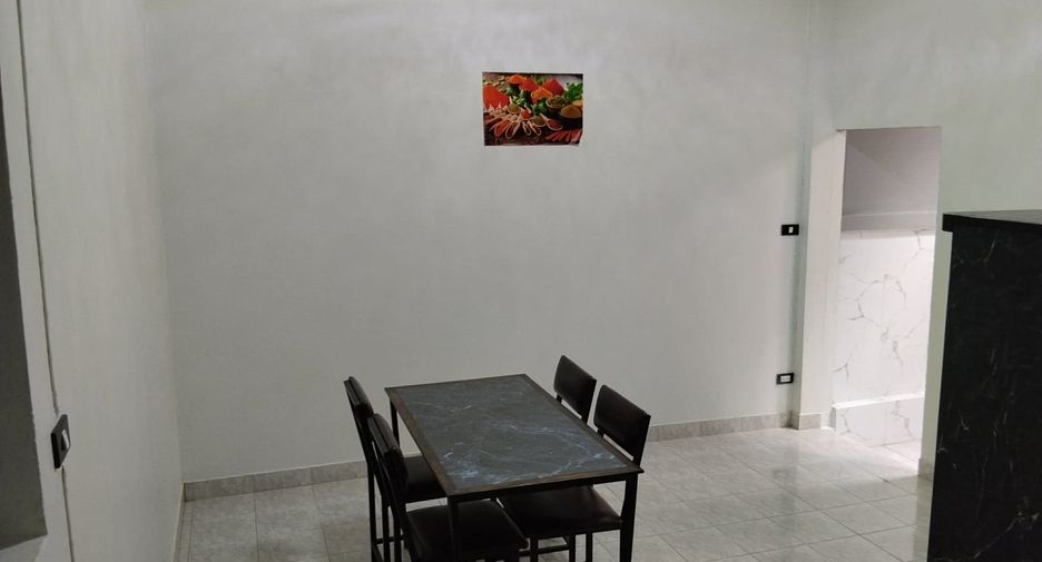 For rent 4 bedrooms townhouse in Mueang Chiang Mai, Chiang Mai