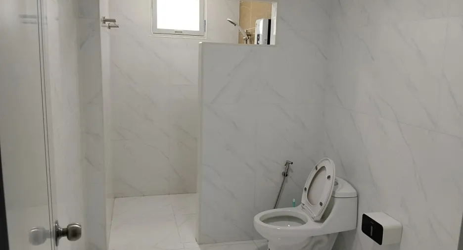 For rent 4 bedrooms townhouse in Mueang Chiang Mai, Chiang Mai
