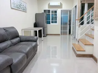 For rent 3 bedrooms townhouse in Mueang Chiang Mai, Chiang Mai
