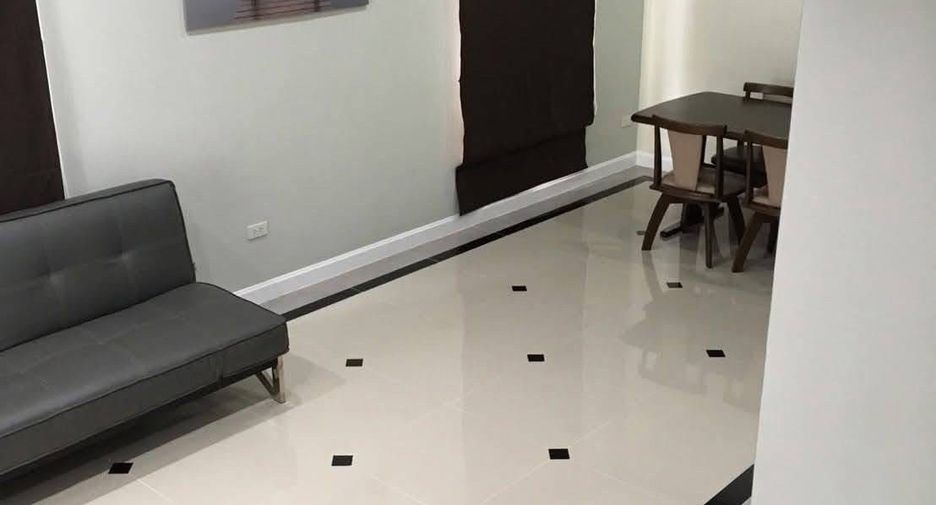 For rent 3 bedrooms townhouse in Mueang Chiang Mai, Chiang Mai