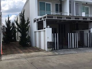 For rent 3 bedrooms townhouse in Mueang Chiang Mai, Chiang Mai