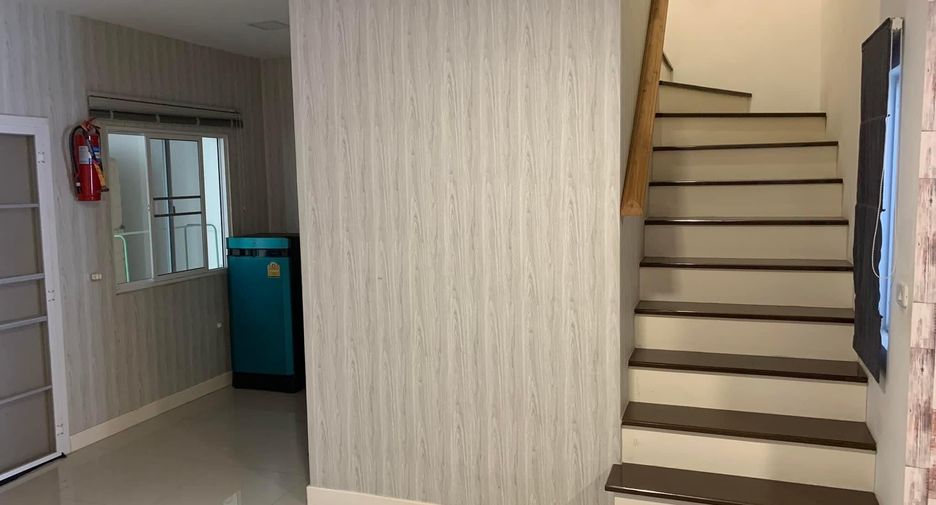 For rent 3 bedrooms townhouse in Mueang Chiang Mai, Chiang Mai
