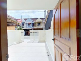 For rent 2 bedrooms townhouse in Mueang Chiang Mai, Chiang Mai