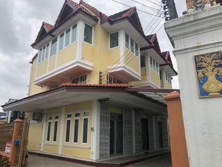 For rent 2 bedrooms townhouse in Mueang Chiang Mai, Chiang Mai