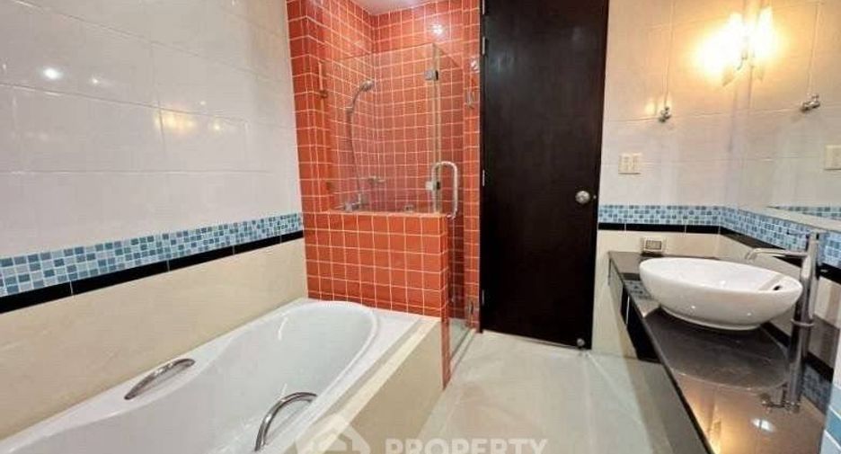 For sale 2 bedrooms condo in Khlong Toei, Bangkok