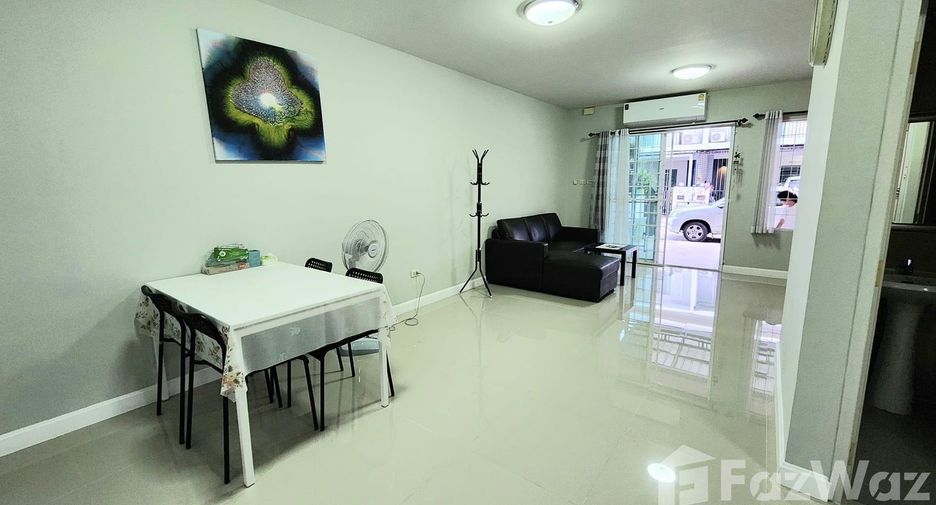 For rent 3 bedrooms townhouse in Saraphi, Chiang Mai