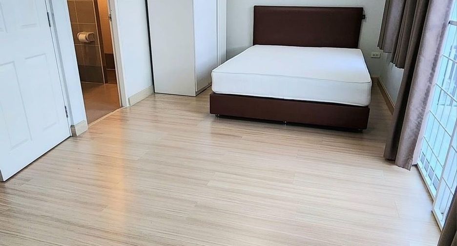 For rent 3 bedrooms townhouse in Saraphi, Chiang Mai