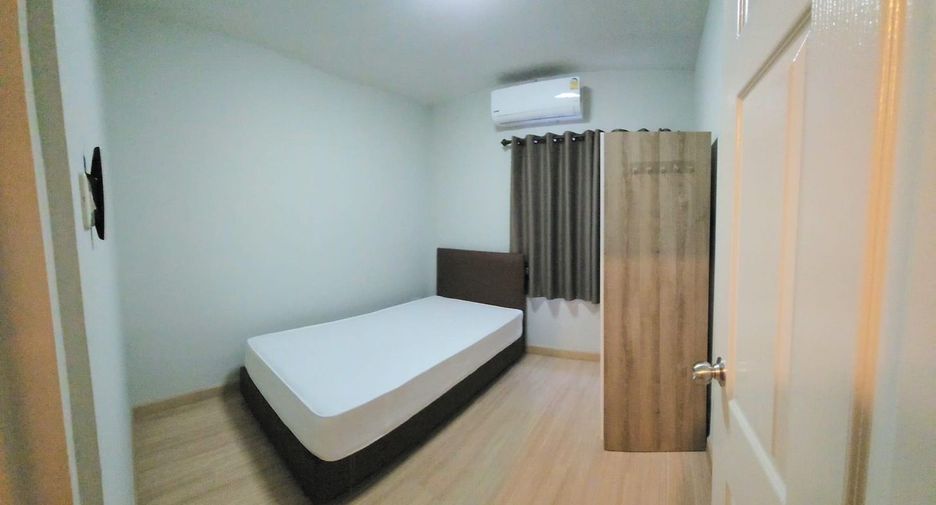 For rent 3 bedrooms townhouse in Saraphi, Chiang Mai