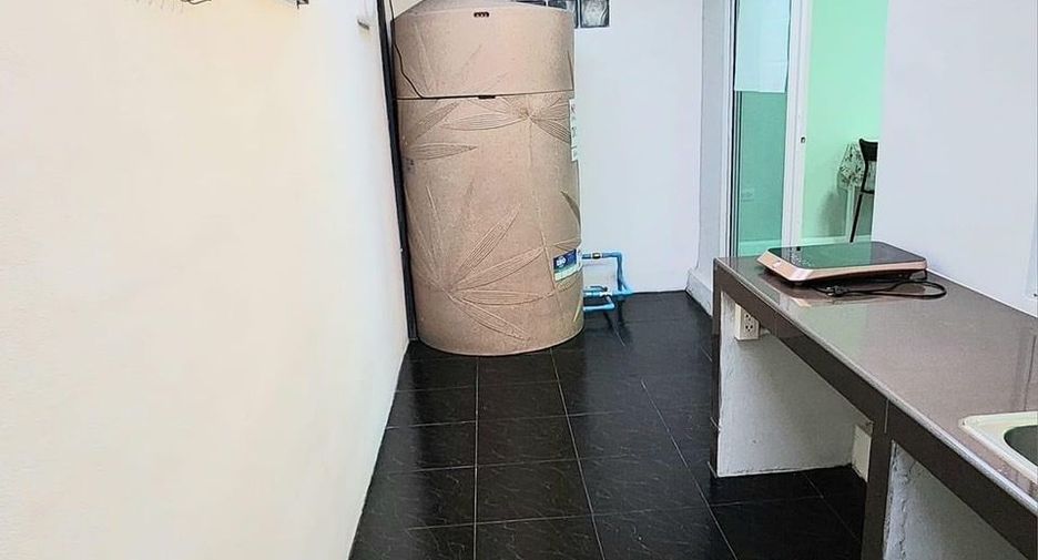 For rent 3 bedrooms townhouse in Saraphi, Chiang Mai