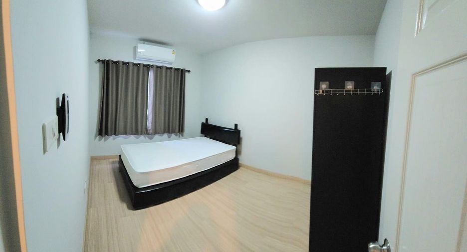 For rent 3 bedrooms townhouse in Saraphi, Chiang Mai