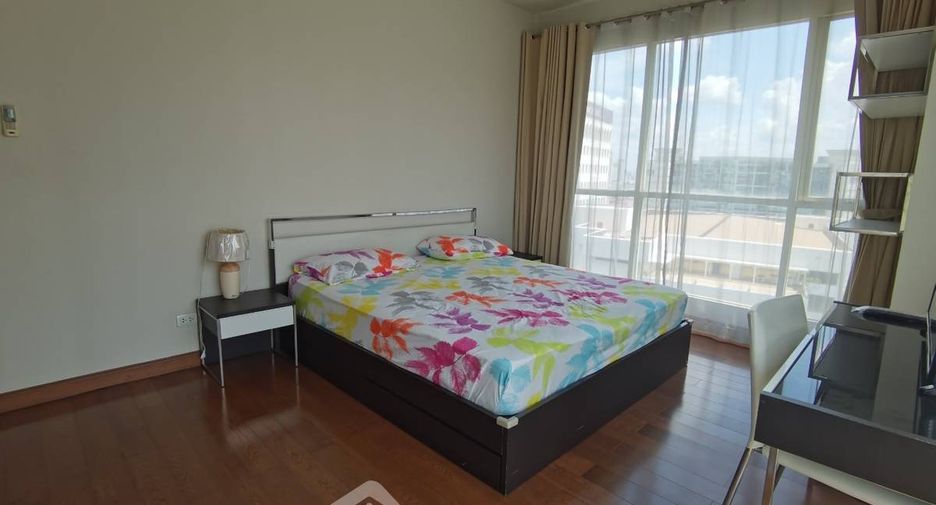 For rent 2 bedrooms condo in Pathum Wan, Bangkok