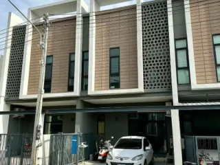 For rent 4 bedrooms townhouse in Saraphi, Chiang Mai