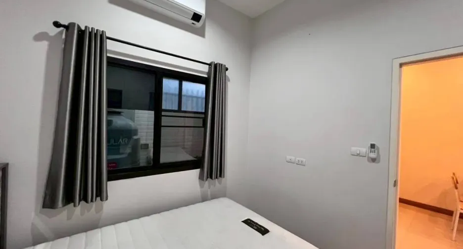 For rent 4 bedrooms townhouse in Saraphi, Chiang Mai