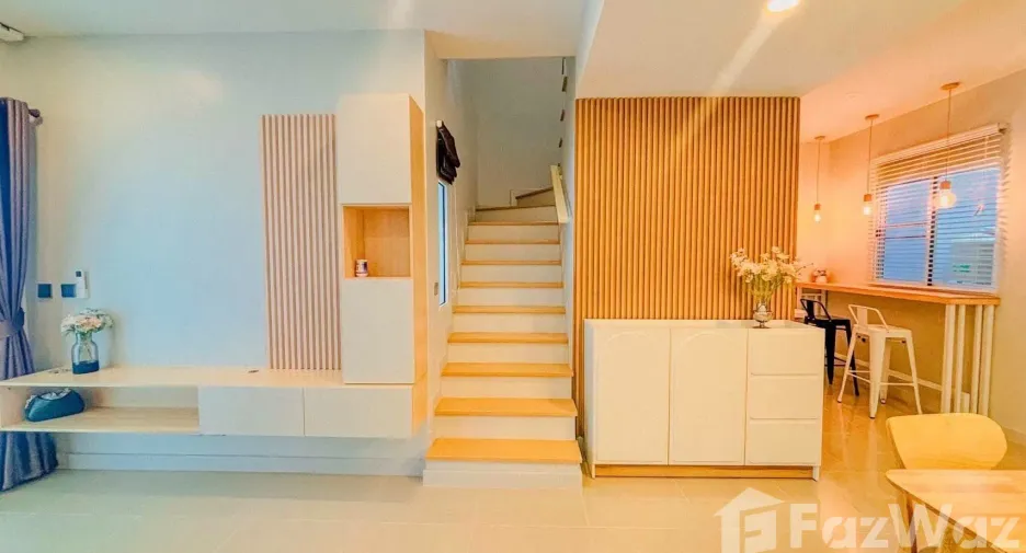 For rent 3 bedrooms townhouse in San Kamphaeng, Chiang Mai