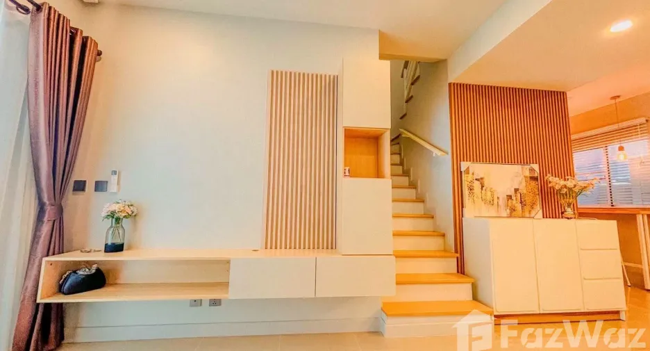 For rent 3 bedrooms townhouse in San Kamphaeng, Chiang Mai