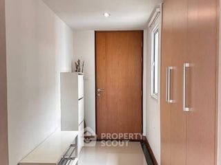 For rent 3 bedrooms condo in Phra Khanong, Bangkok