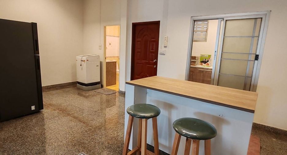 For rent 2 bedrooms townhouse in Hang Dong, Chiang Mai