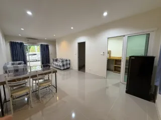 For rent 2 bedrooms townhouse in Mueang Chiang Mai, Chiang Mai