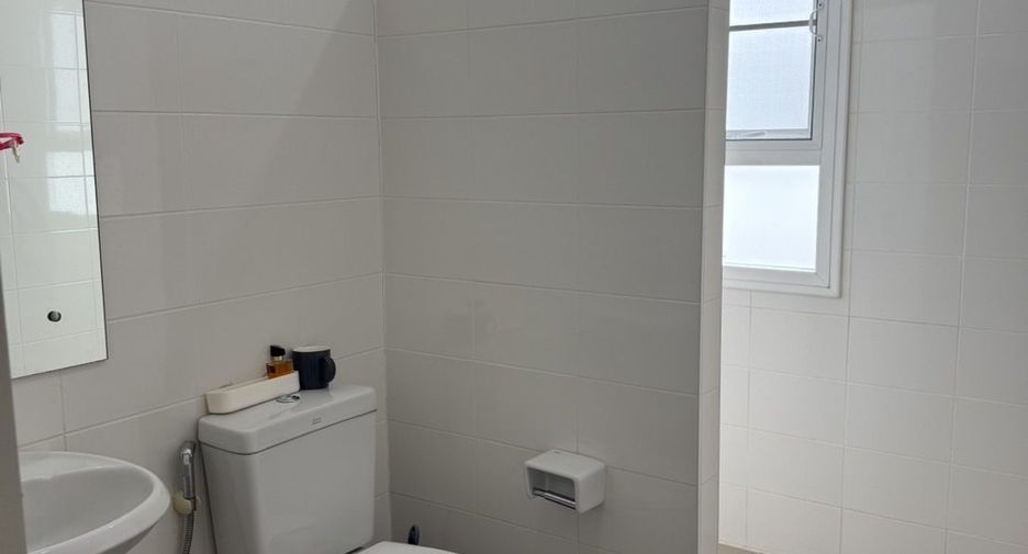 For rent 2 bedrooms townhouse in Mueang Chiang Mai, Chiang Mai