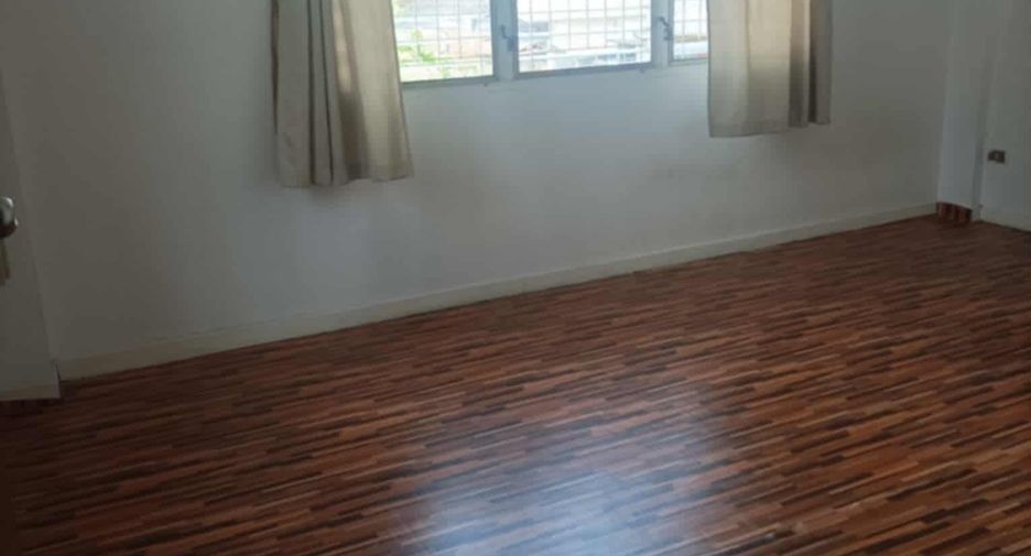 For rent 6 bedrooms townhouse in Mueang Chiang Mai, Chiang Mai