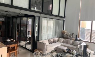 Condo en alquiler y en venta de 3 habitaciones en Khlong Toei, Bangkok