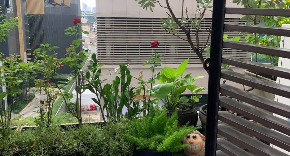 Condo en alquiler y en venta de 3 habitaciones en Khlong Toei, Bangkok