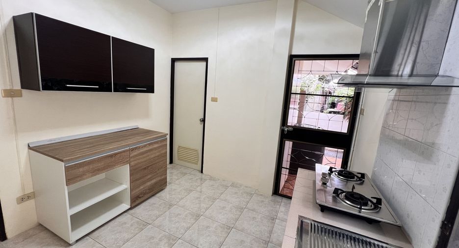 À louer 3 chambres maison à Mueang Chiang Mai, Chiang Mai
