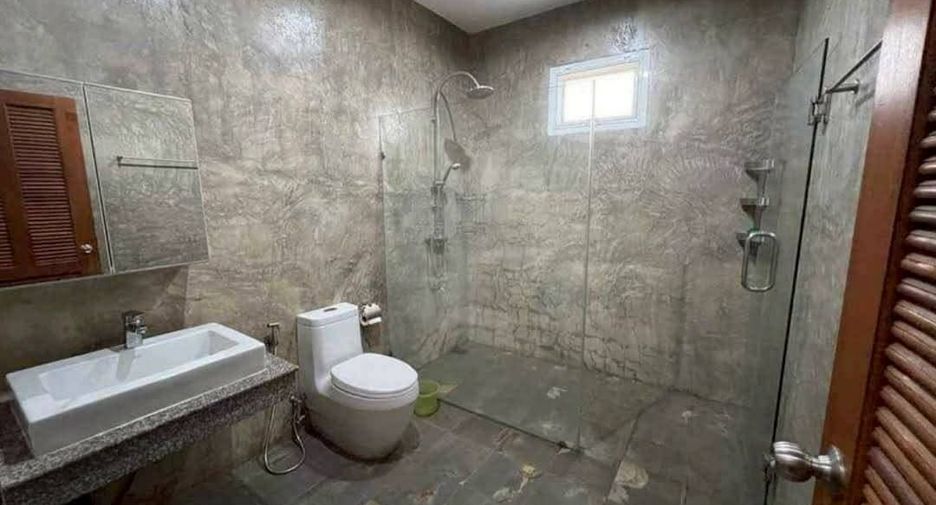 For rent 3 bedrooms house in Saraphi, Chiang Mai
