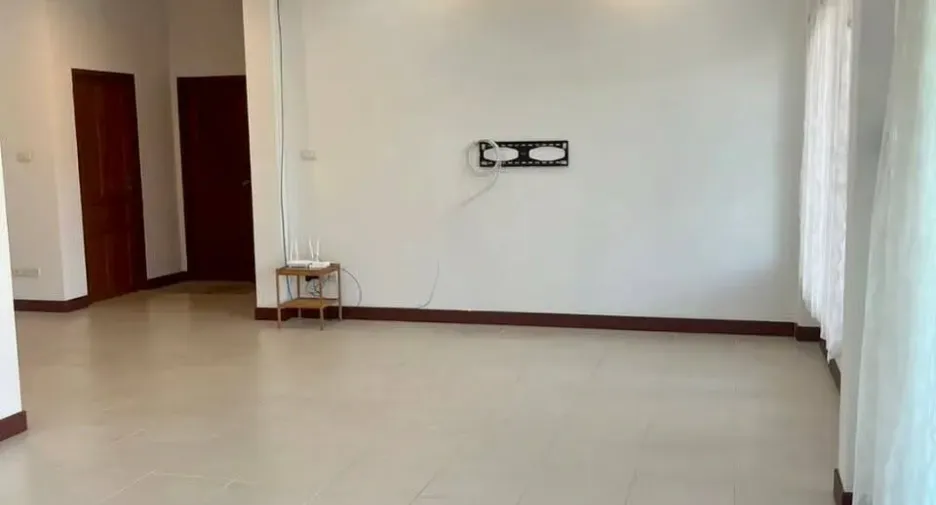 For rent 3 bedrooms house in Saraphi, Chiang Mai