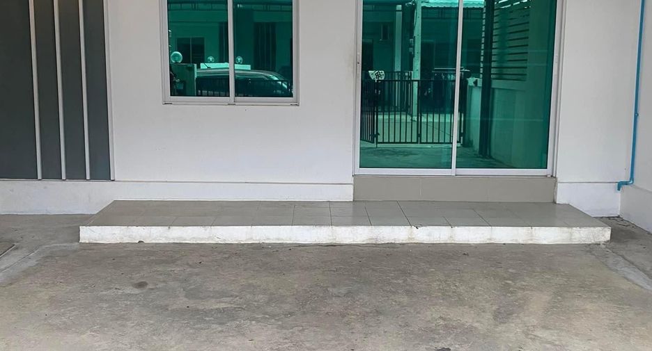 For rent 3 bedrooms townhouse in Saraphi, Chiang Mai