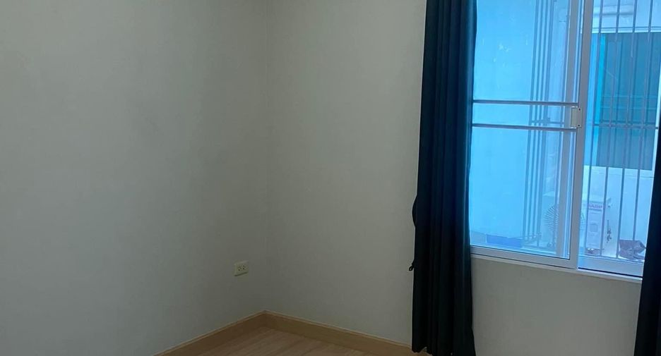 For rent 3 bedrooms townhouse in Saraphi, Chiang Mai