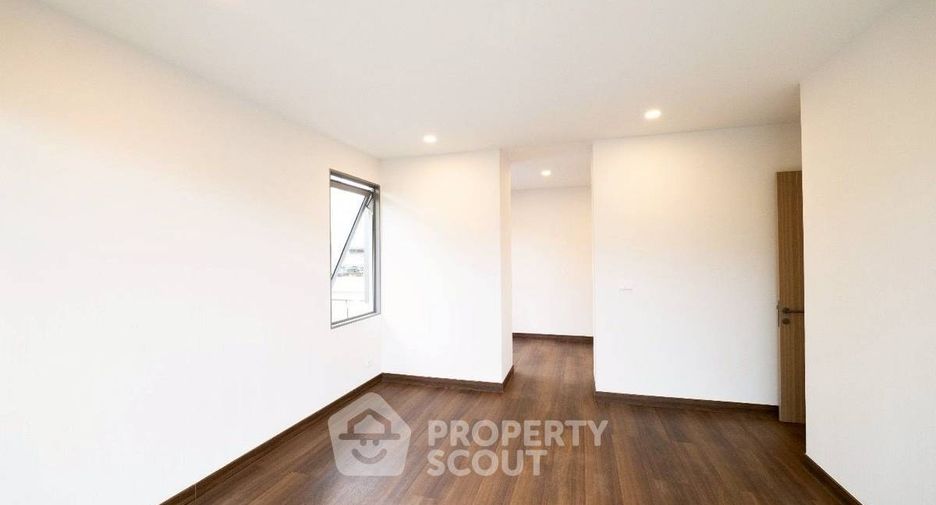 For sale 4 bedrooms house in Khan Na Yao, Bangkok