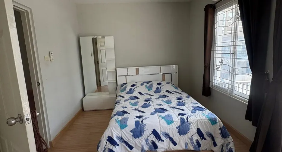 For rent 3 bedrooms townhouse in Saraphi, Chiang Mai