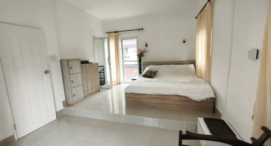 À louer 4 chambres maison à San Kamphaeng, Chiang Mai