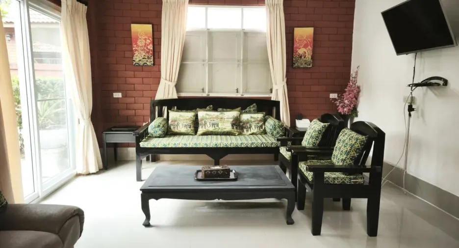 À louer 4 chambres maison à San Kamphaeng, Chiang Mai