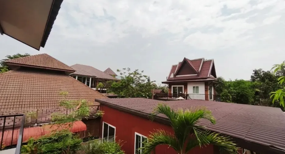 À louer 4 chambres maison à San Kamphaeng, Chiang Mai