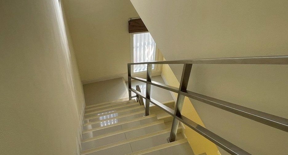 For rent 3 bedrooms townhouse in Mueang Chiang Mai, Chiang Mai