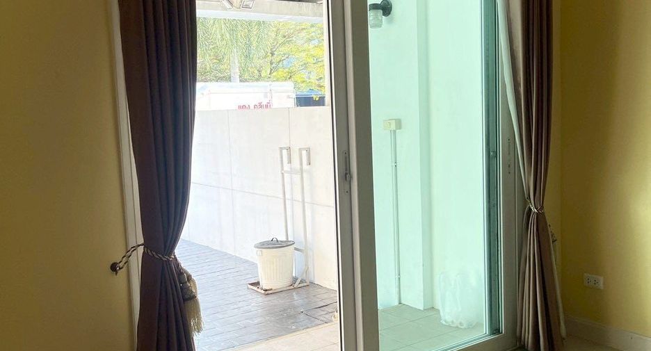 For rent 3 bedrooms townhouse in Mueang Chiang Mai, Chiang Mai