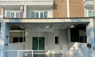 For rent 3 bedrooms townhouse in Mueang Chiang Mai, Chiang Mai
