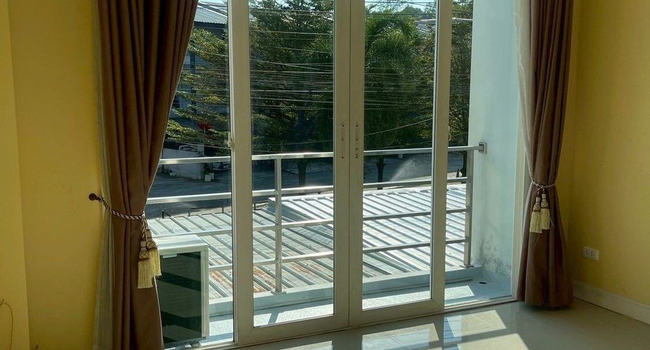 For rent 3 bedrooms townhouse in Mueang Chiang Mai, Chiang Mai